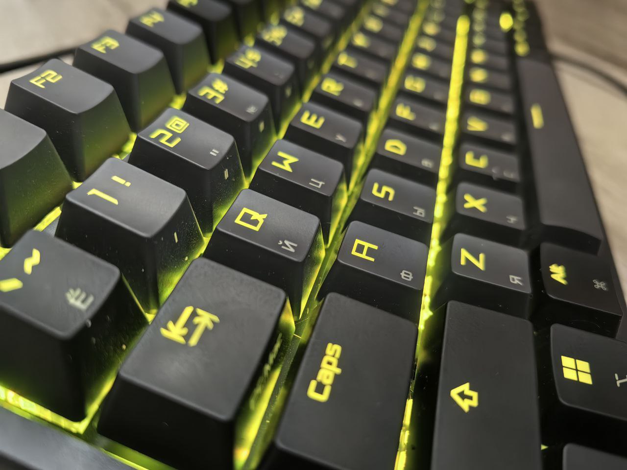 ASUS ROG AZOTH