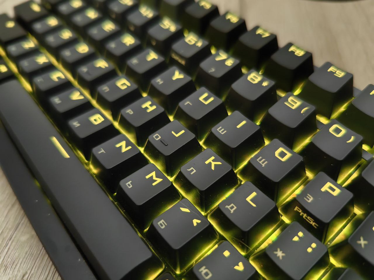 ASUS ROG AZOTH