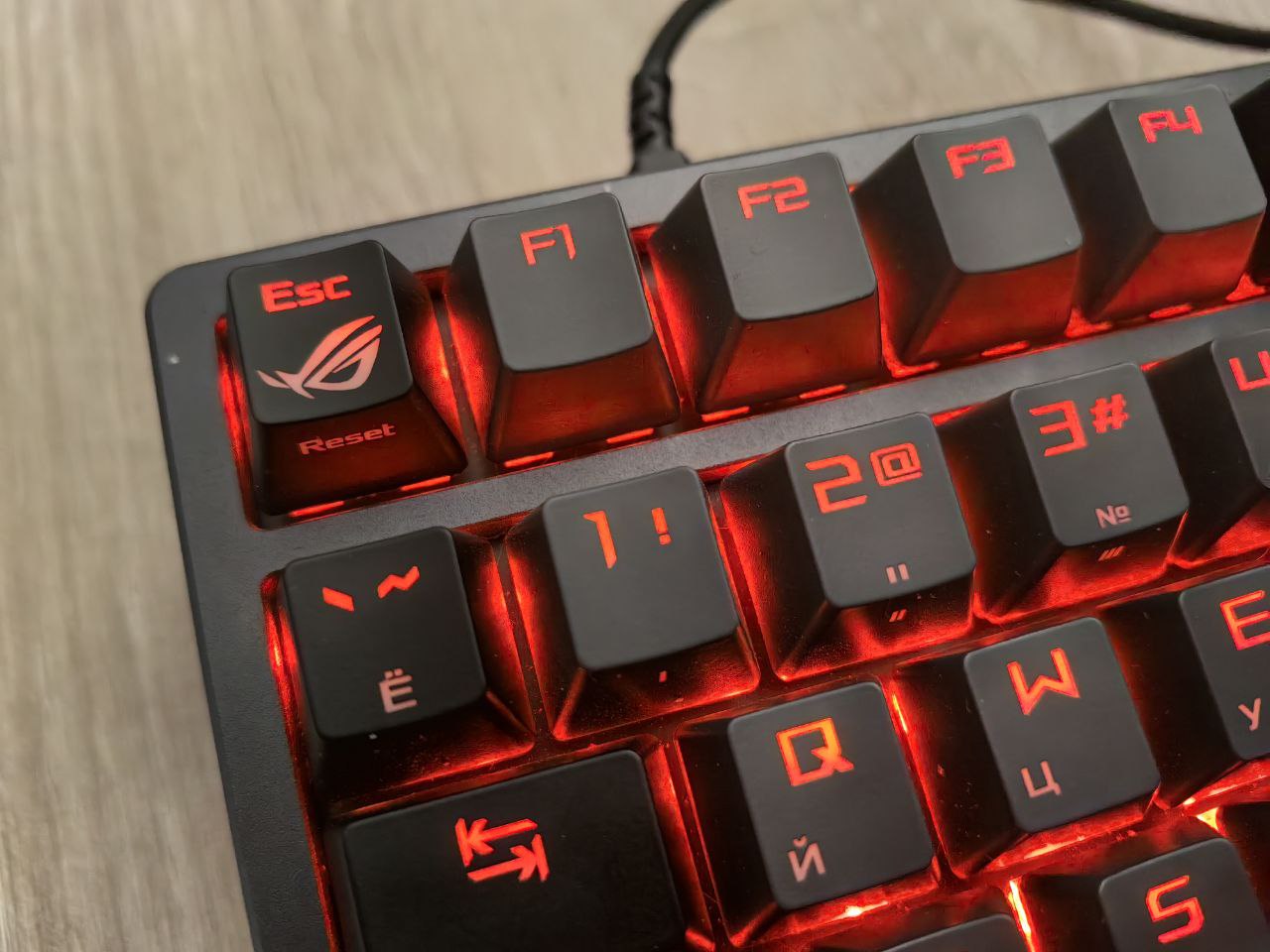 ASUS ROG AZOTH