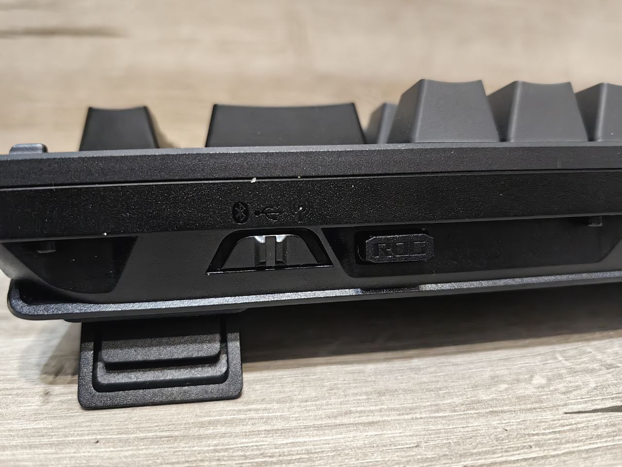 ASUS ROG AZOTH