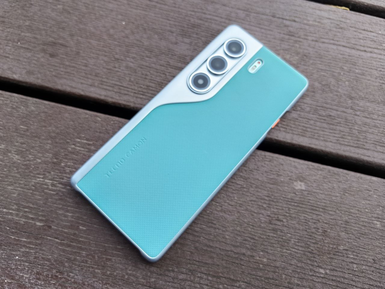 Обзор TECNO CAMON 40 Pro: мощь, ИИ и стиль