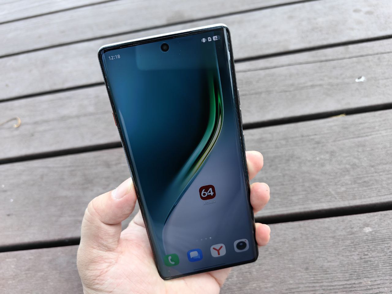 Обзор TECNO CAMON 40 Pro: мощь, ИИ и стиль
