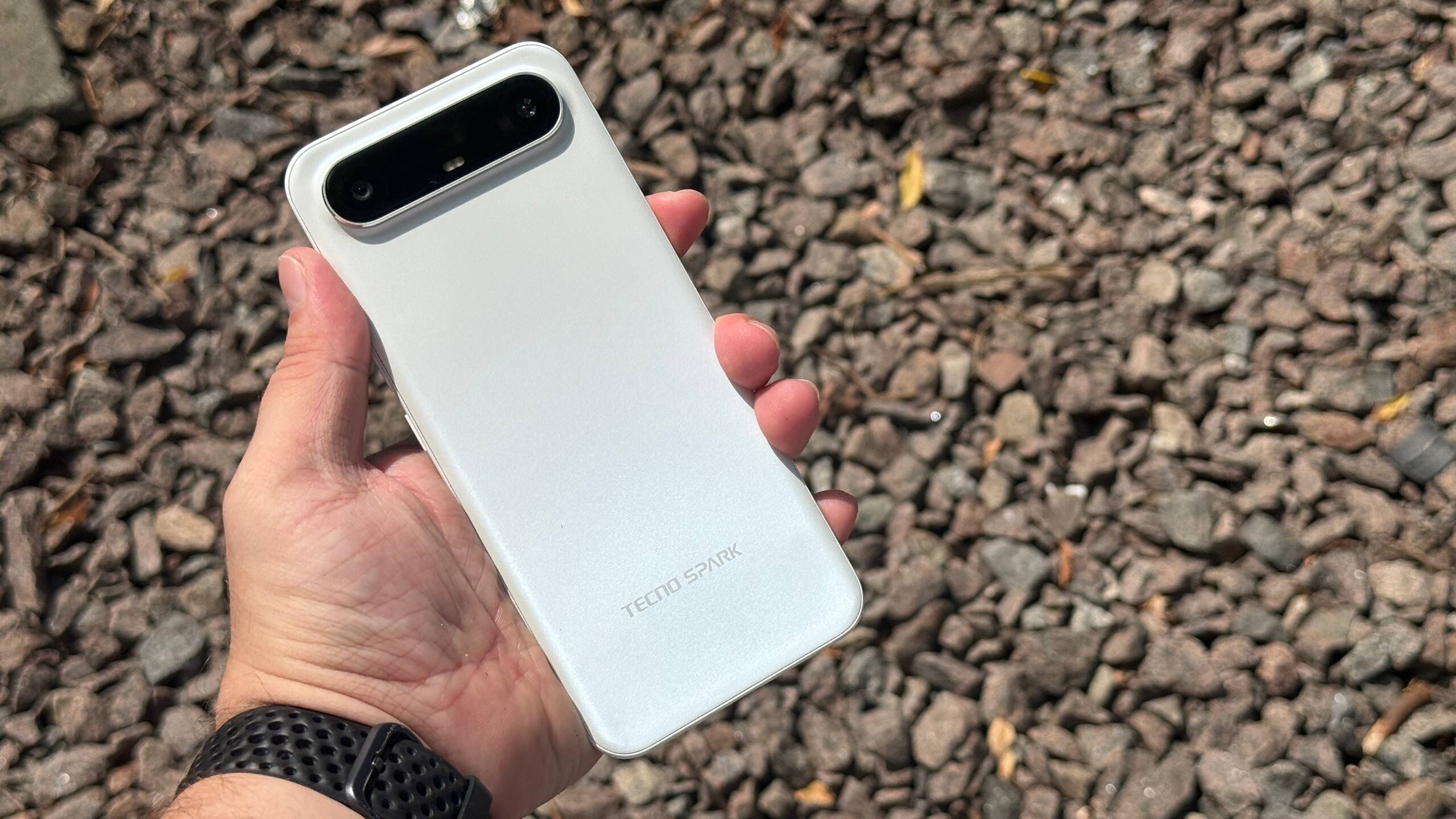 Обзор Tecno Spark Slim