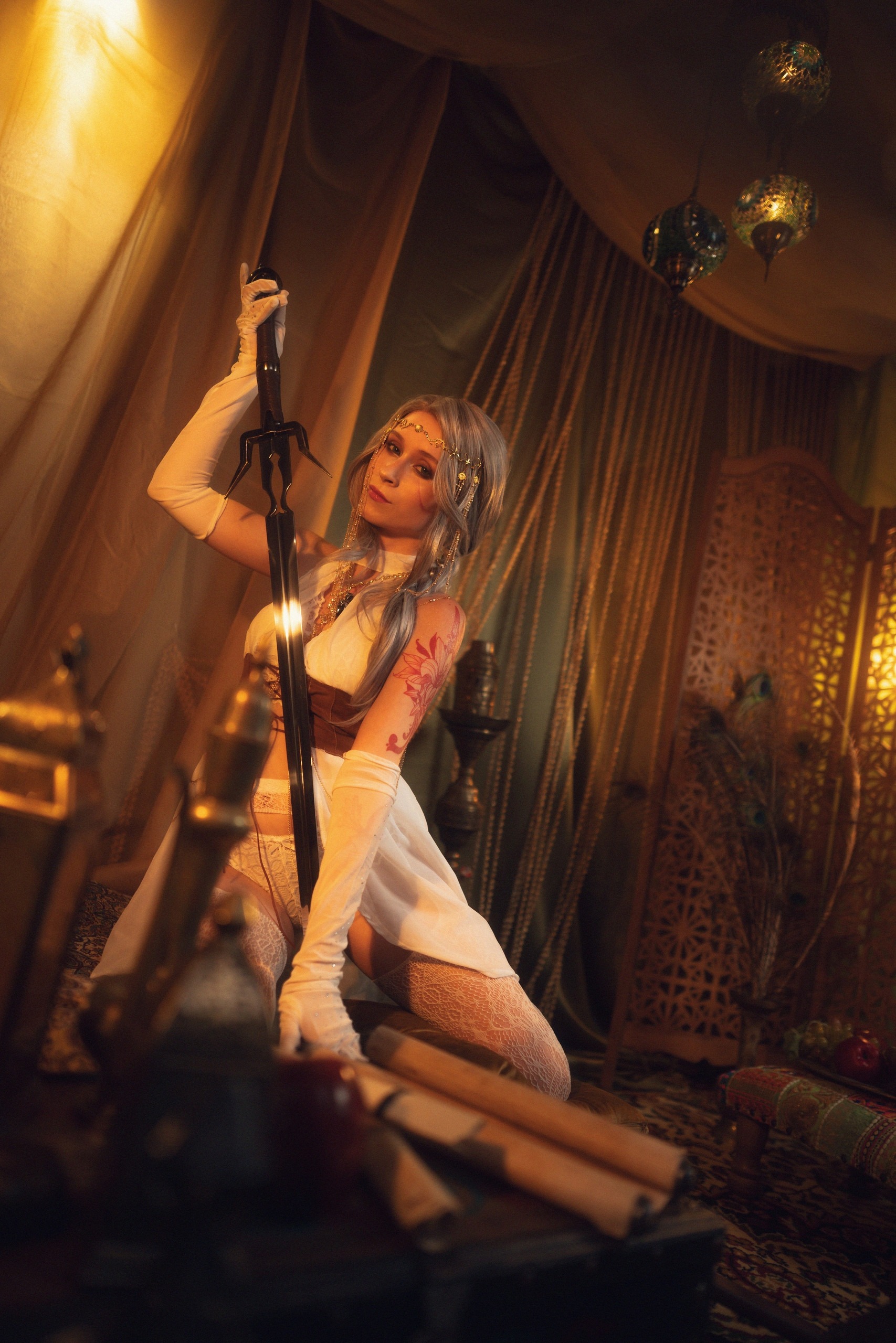 Цирилла с клинком: атмосферный косплей The Witcher