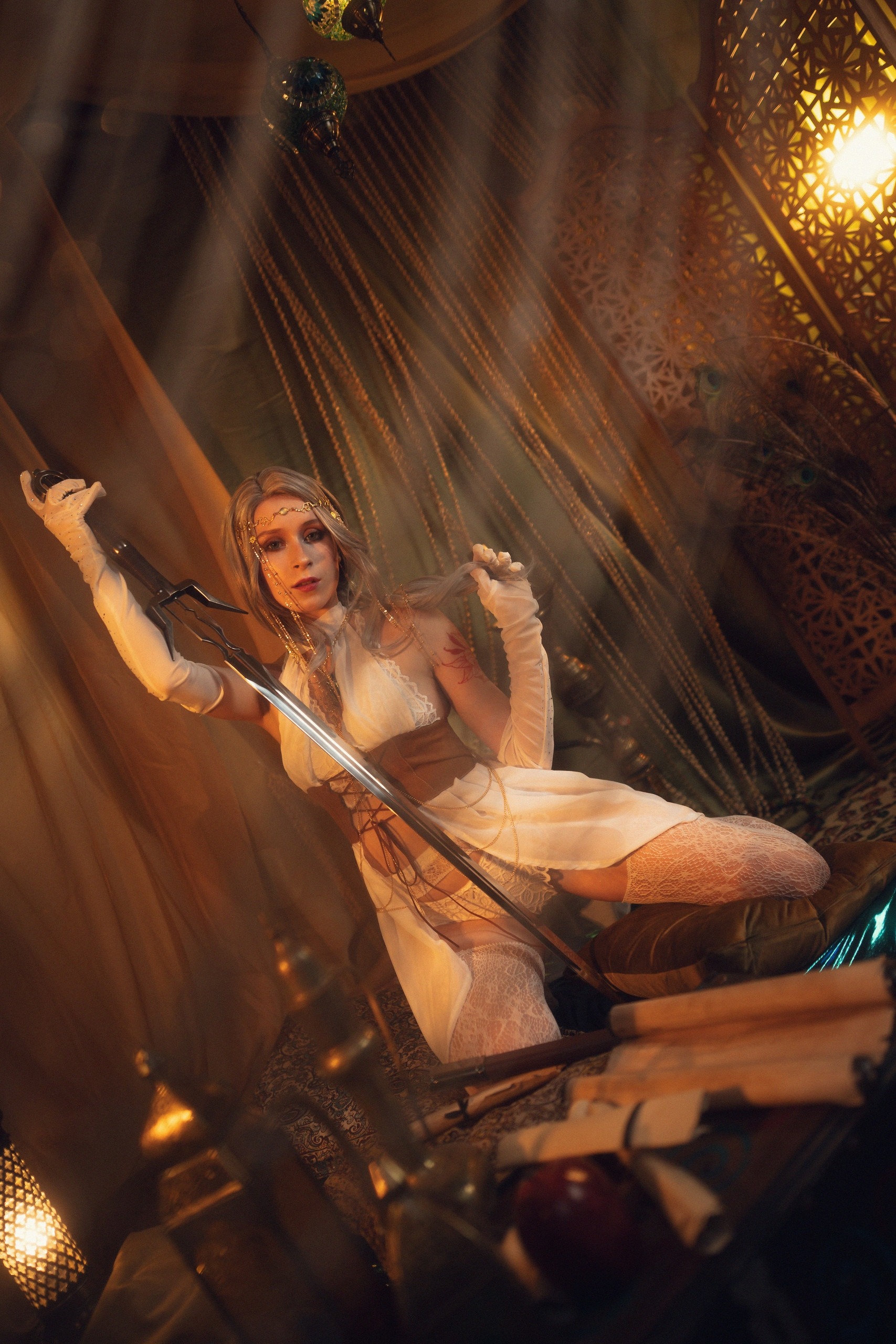 Цирилла с клинком: атмосферный косплей The Witcher