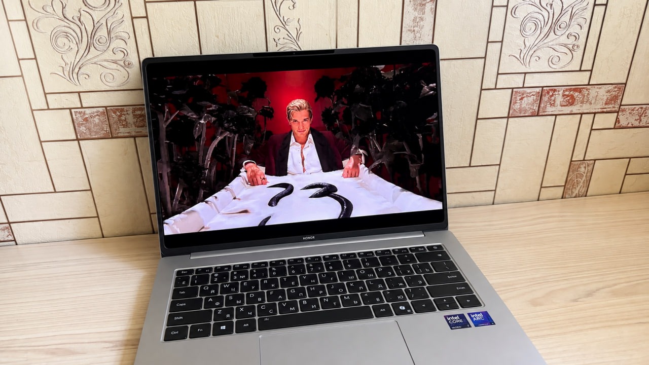 Фильм на HONOR MagicBook Pro 14