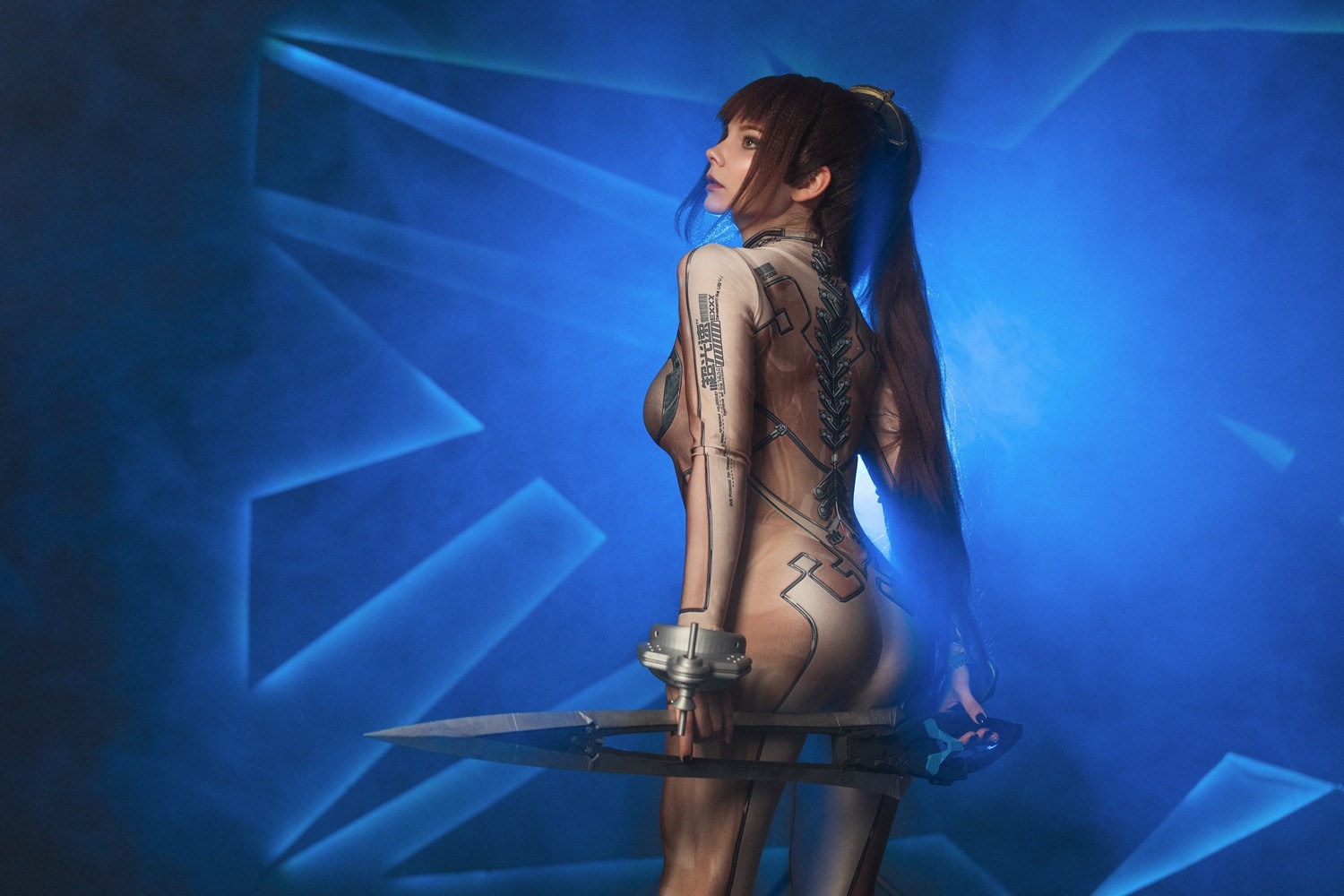 Ева из Stellar Blade: холодный блеск будущего