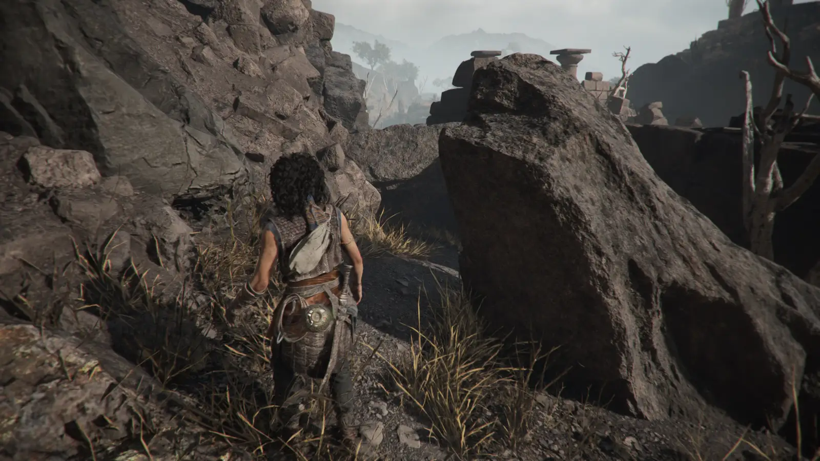 София ищет путь среди прибрежных скал — Resonance: A Plague Tale Legacy