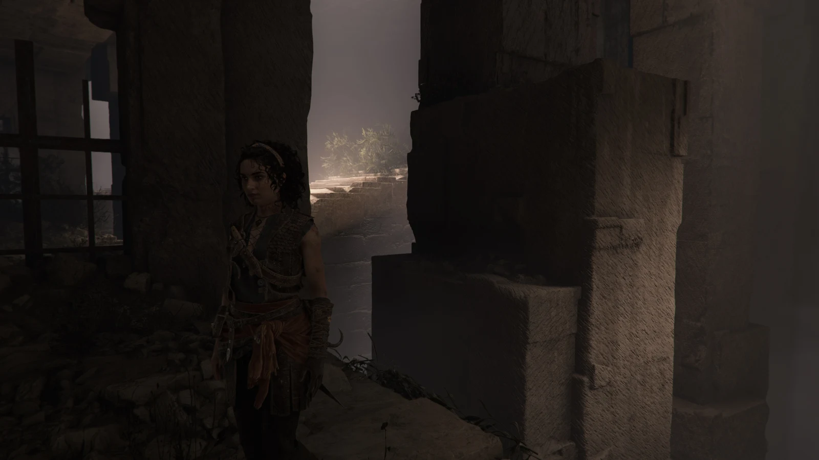 София в узком переходе между каменными стенами — Resonance: A Plague Tale Legacy