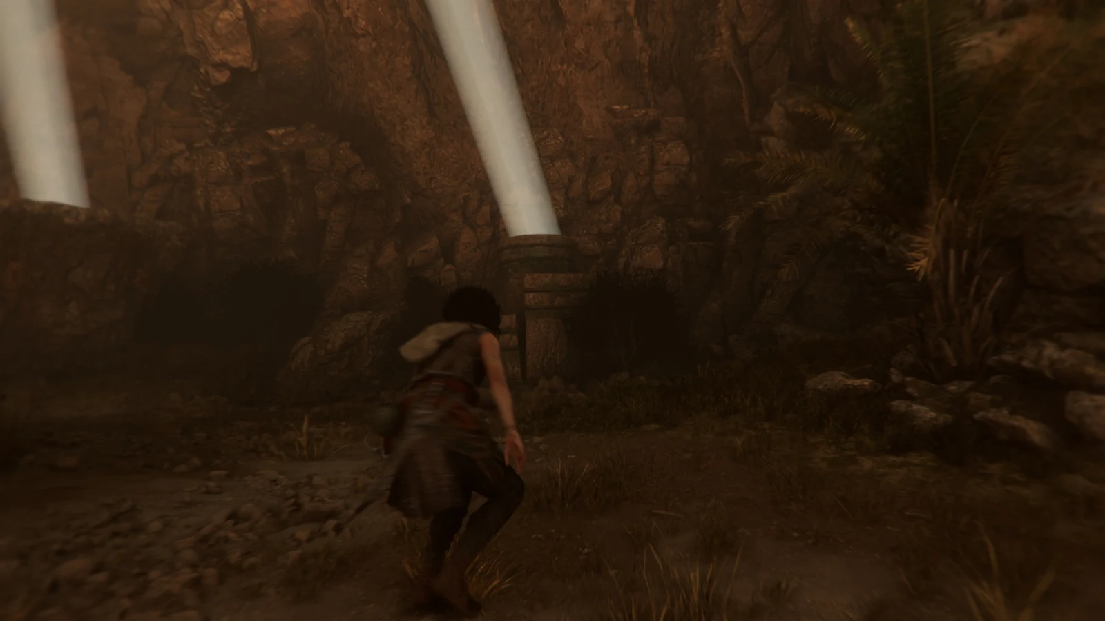 Луч света падает на каменную колонну в пещере — Resonance: A Plague Tale Legacy