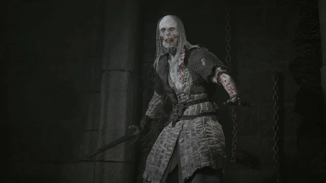 Воин в кольчуге и нагруднике держит меч в тёмном зале — The Blood of Dawnwalker