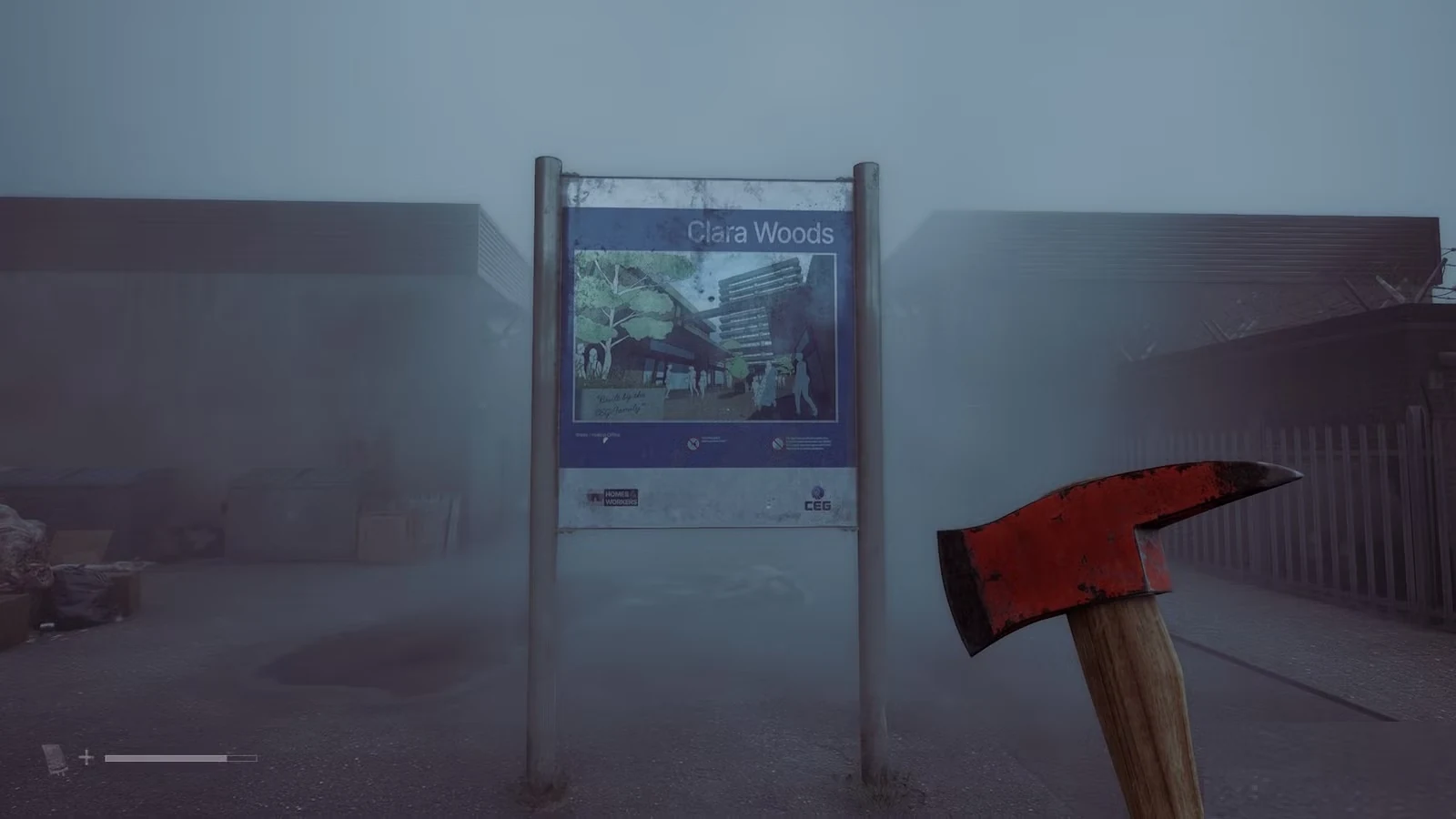 Уличный указатель Clara Woods в тумане и топор в руке персонажа в Silent Hill: Townfall