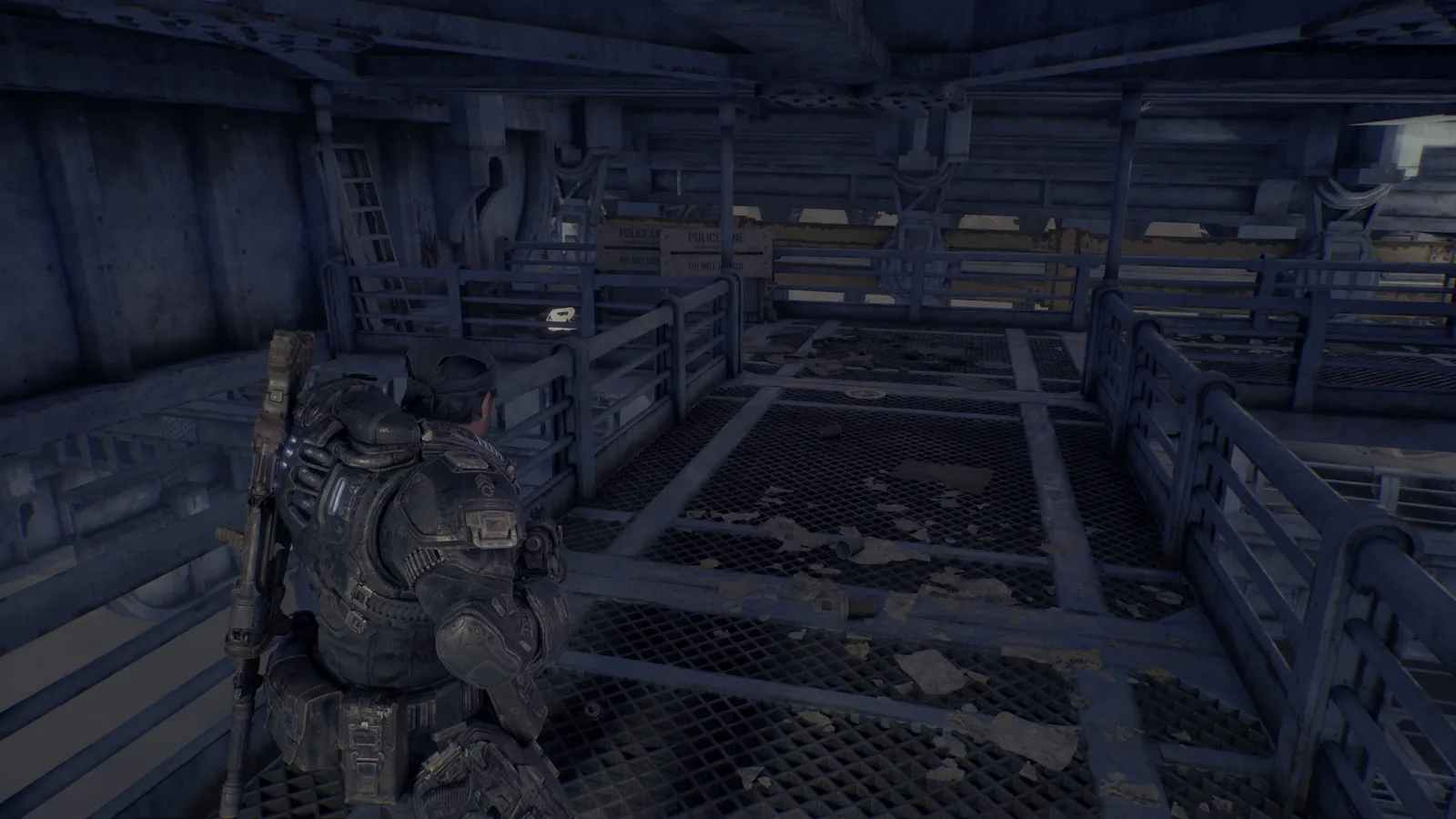 Боец среди стеллажей в тёмном помещении — Gears of War: E-Day