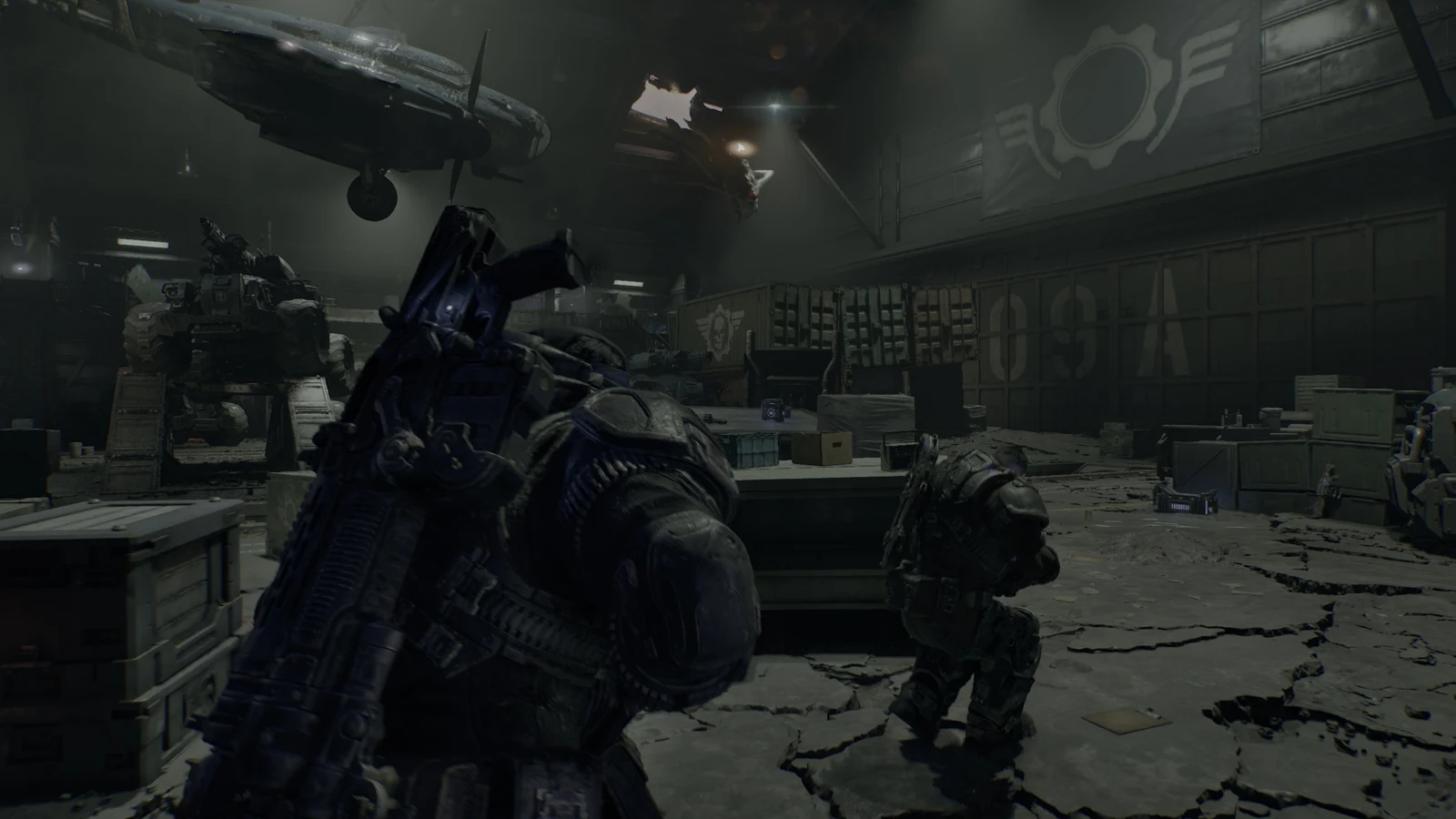 Отряд в просторном зале с колоннами — Gears of War: E-Day