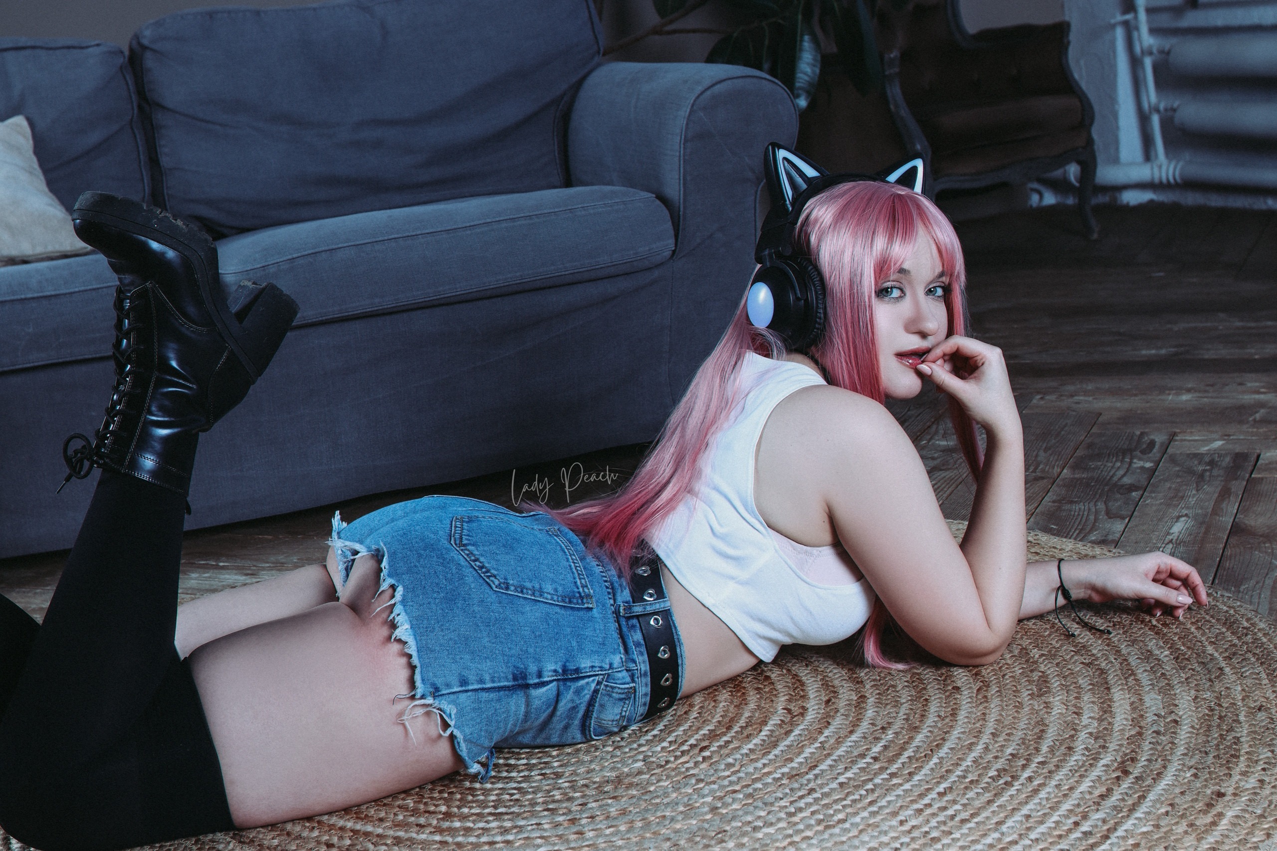 Kitty из Lust Goddess знает, как привлечь внимание