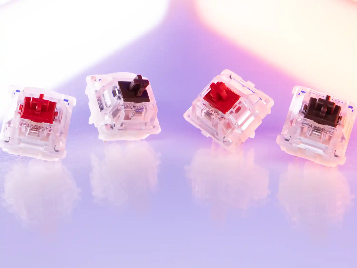Переключатели CHERRY MX ILLUMA с прозрачными корпусами и красными и коричневыми штоками