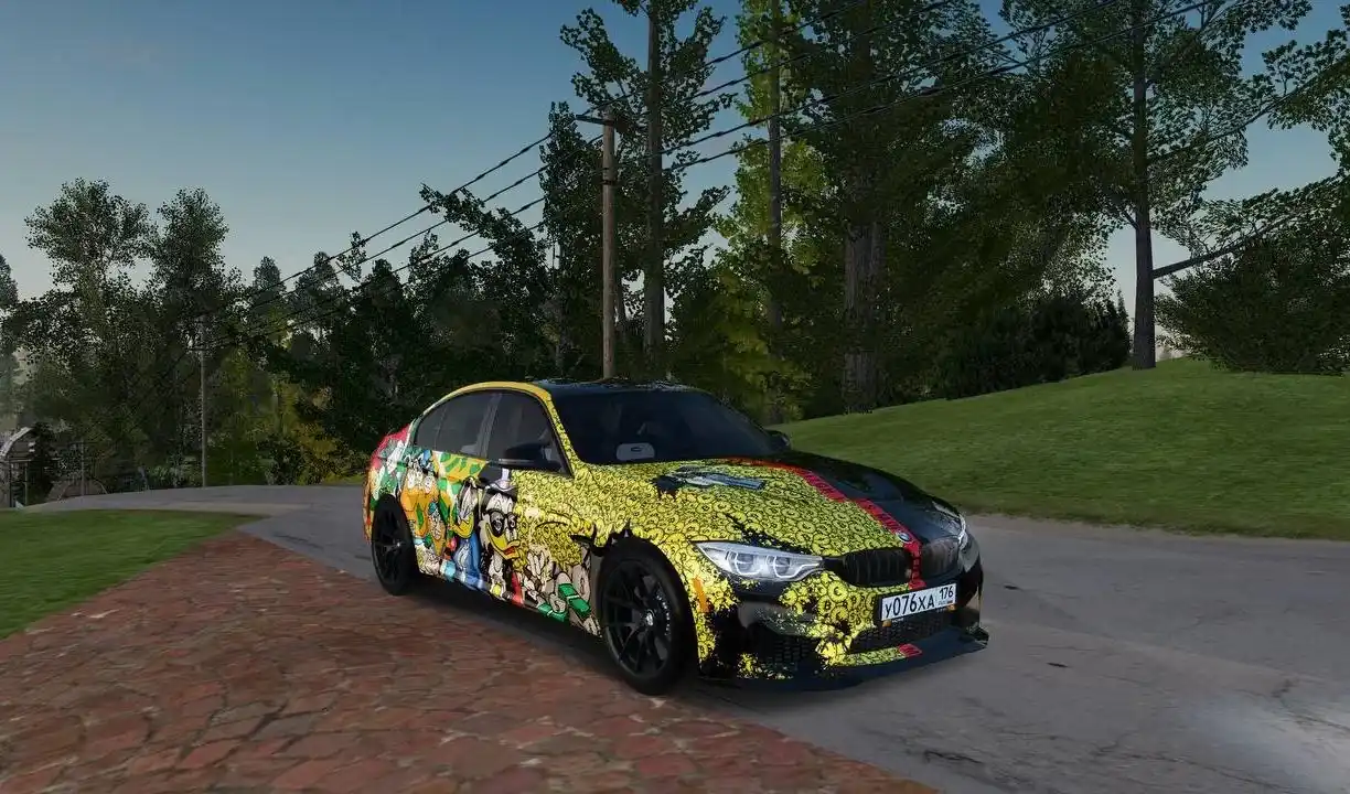 Промокоды Radmir RP: спортивный автомобиль с яркой расцветкой на загородной дороге
