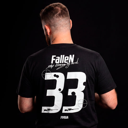 Промофото FURIA: чёрная футболка с надписью FalleN и номером 33, вид со спины