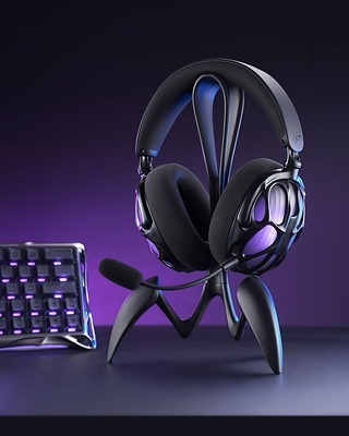 Чёрная гарнитура GravaStar Mercury Edge Pro с фиолетовой подсветкой и выносным микрофоном на подставке