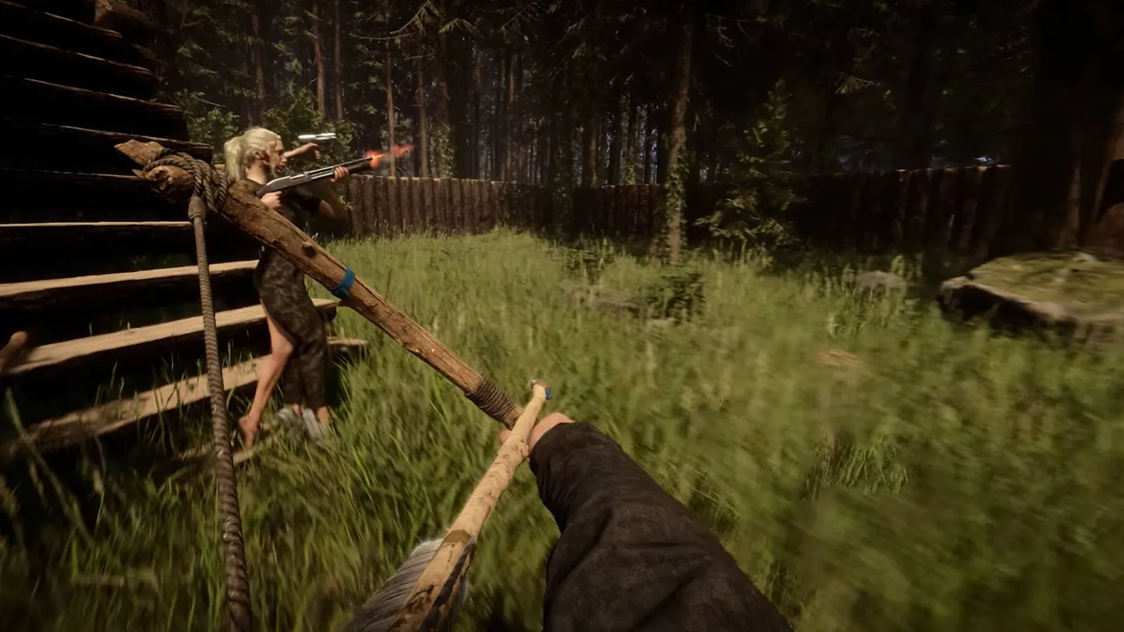 Вирджиния держит дробовик в лесу Sons of the Forest
