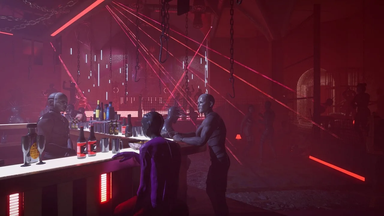 Бар клуба в Hellraiser: Revival с посетителями, цепями и красными лазерами