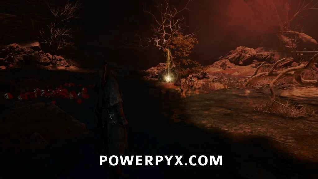 Светящийся предмет возле Crimson Manor
