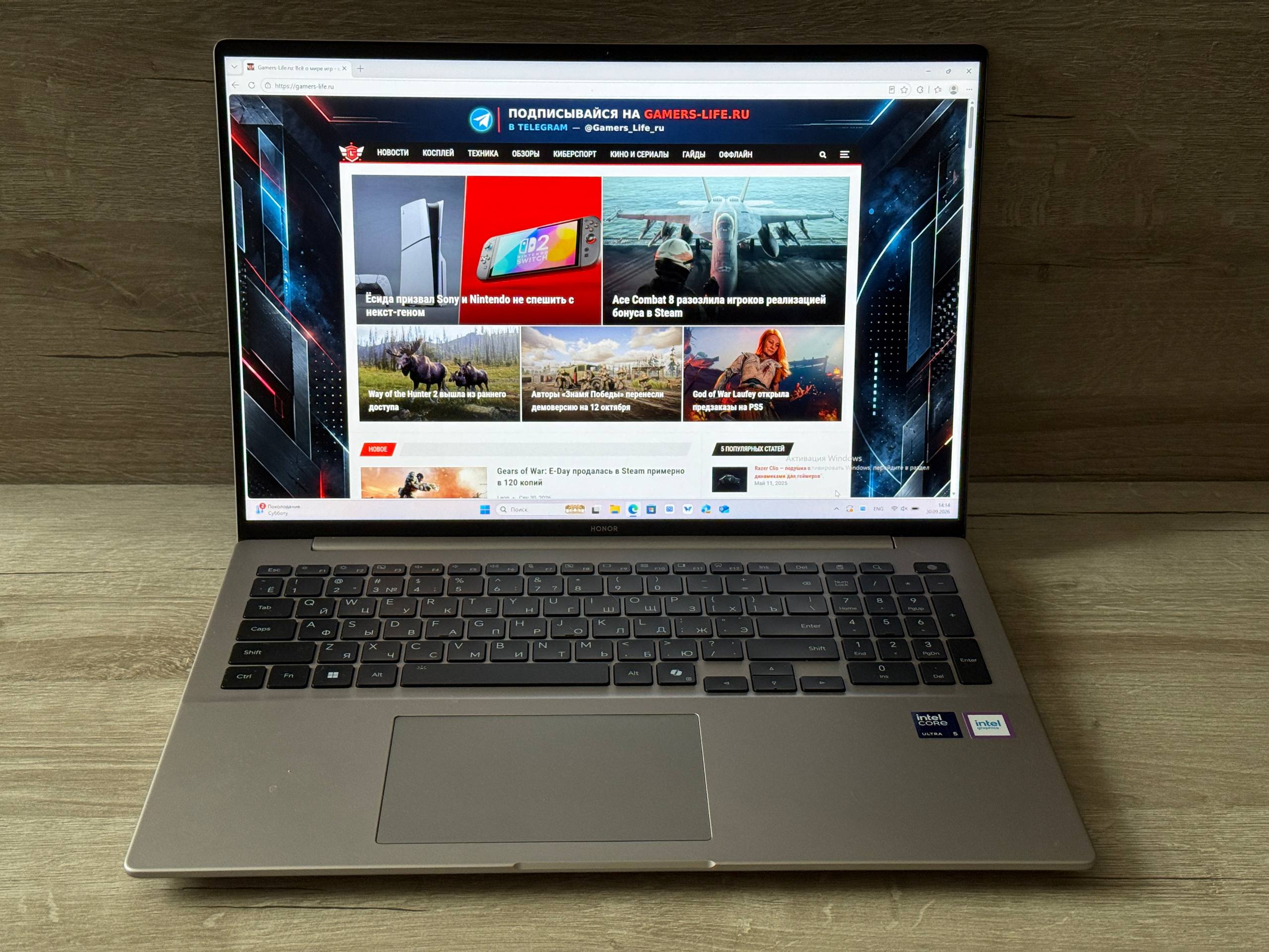 HONOR MagicBook 16 2026 с открытой крышкой, вид спереди