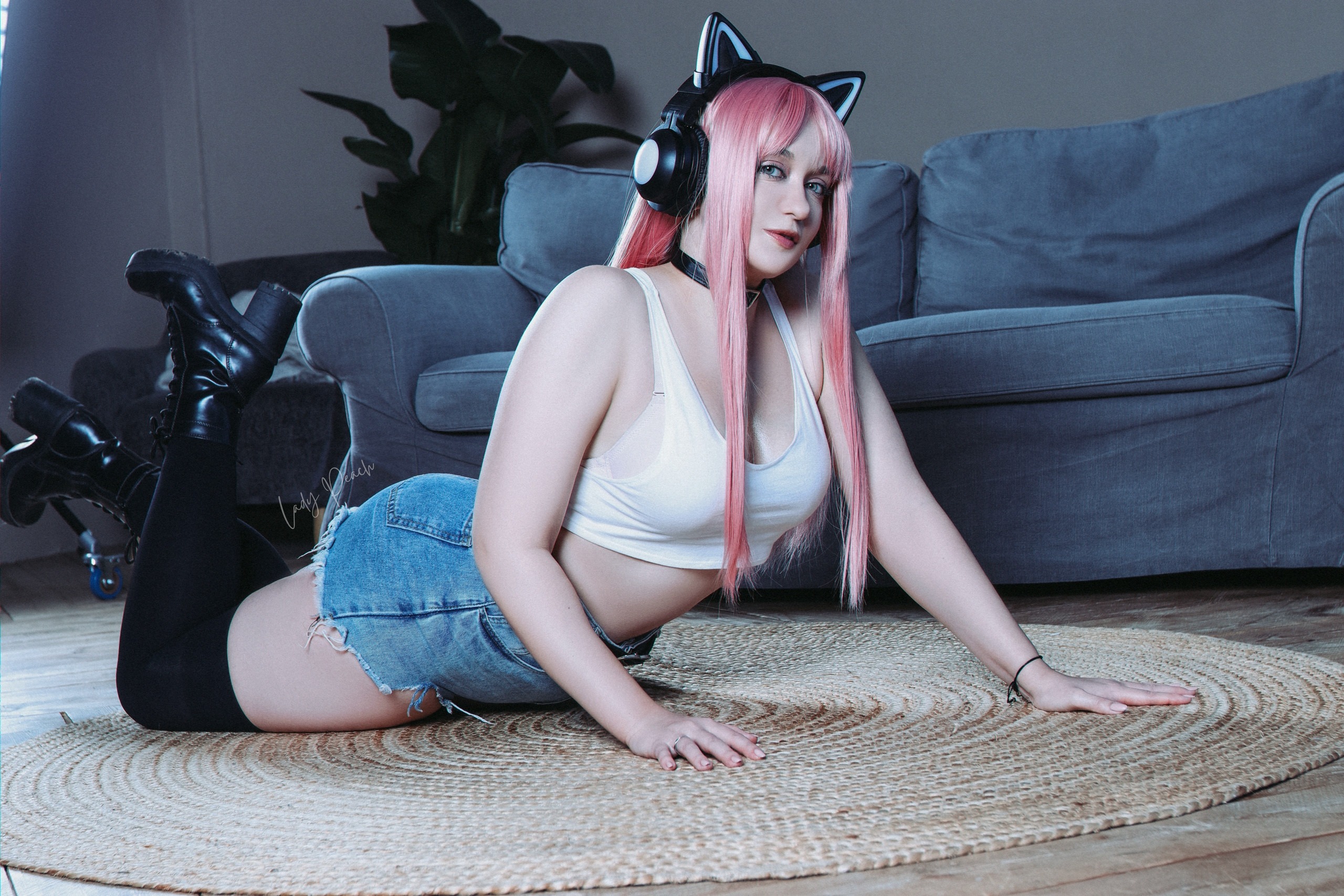 Kitty из Lust Goddess знает, как привлечь внимание