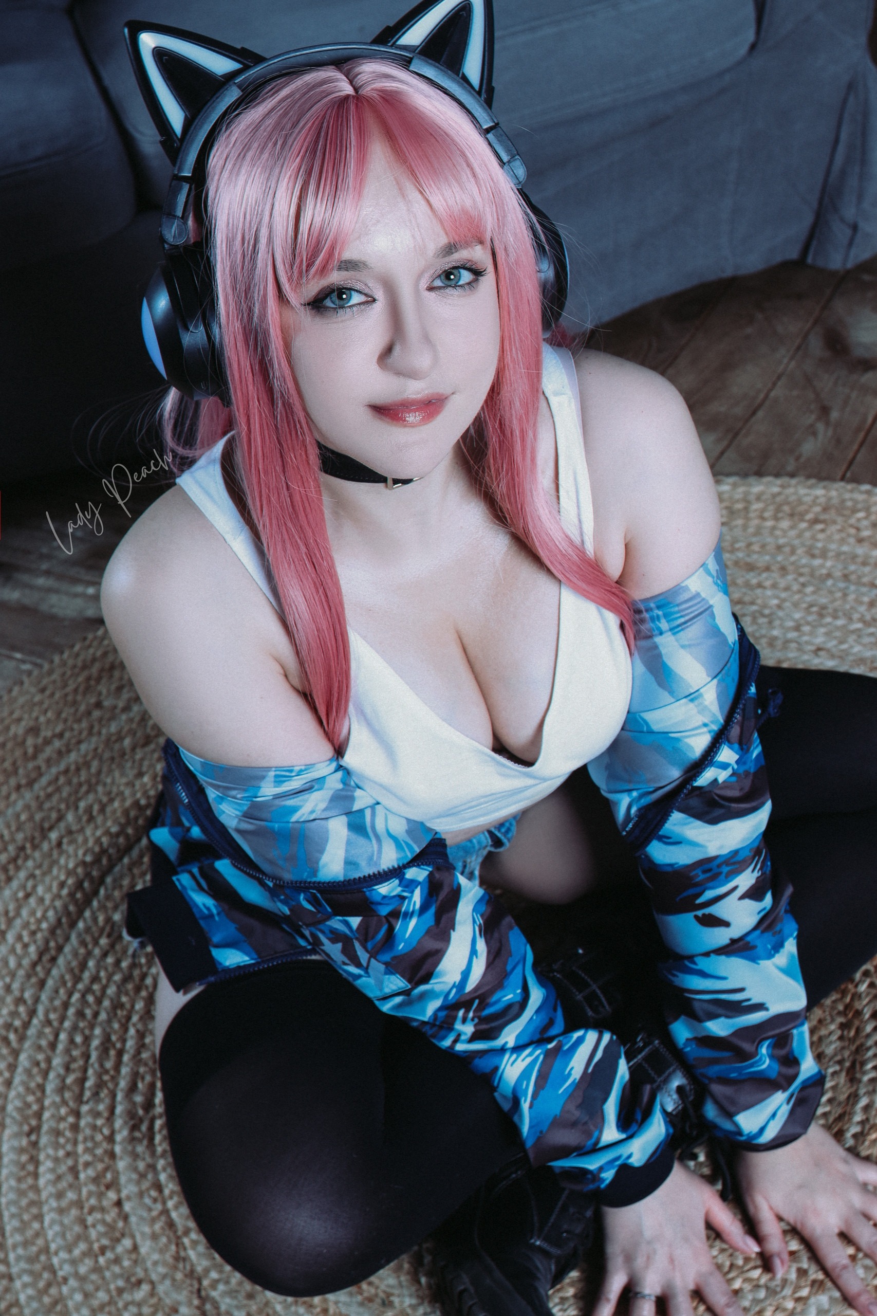 Kitty из Lust Goddess знает, как привлечь внимание